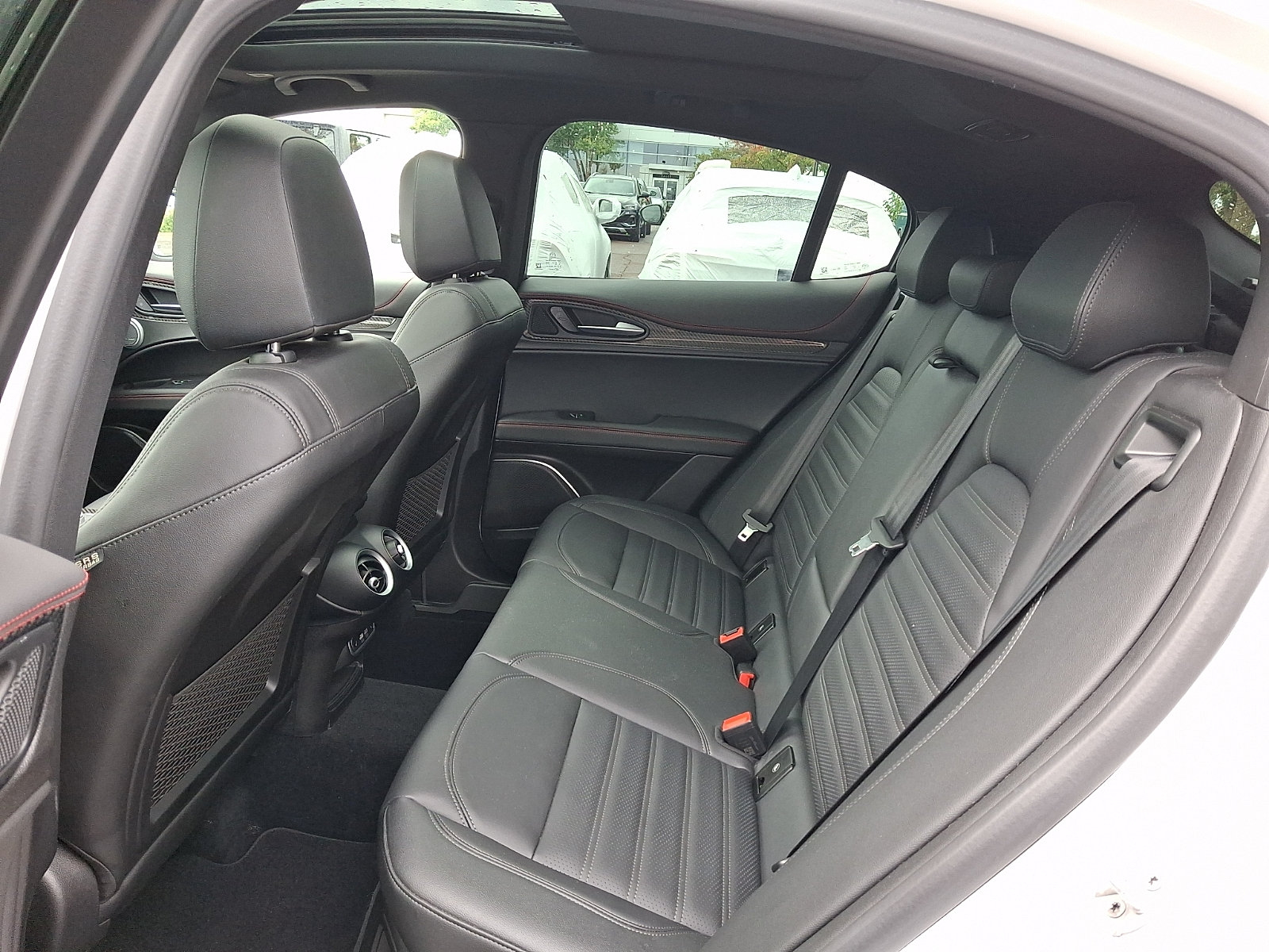 Used 2023 Alfa Romeo Stelvio Estrema AWD/4WD image 11