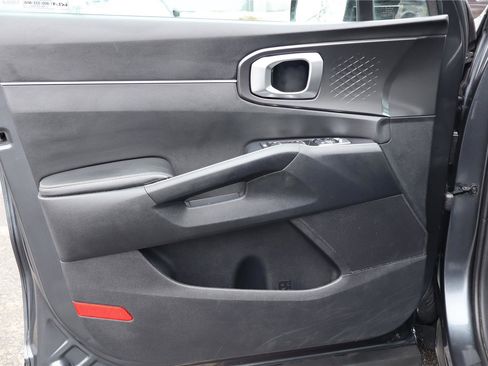 Certified 2022 Kia Sorento S w/ Panoramic Sunroof Package image 13