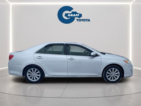 Used 2014 Toyota Camry XLE w/ Leather Package image 9