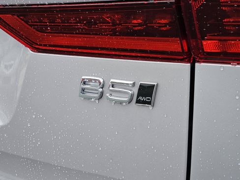 New 2026 Volvo XC60 B5 Plus w/ Protection Package Premier AWD/4WD image 8