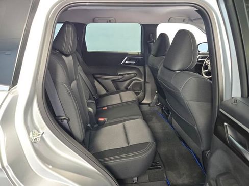 Used 2025 Mitsubishi Outlander ES image 15