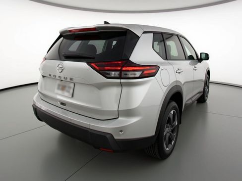 Used 2025 Nissan Rogue SV FWD image 9