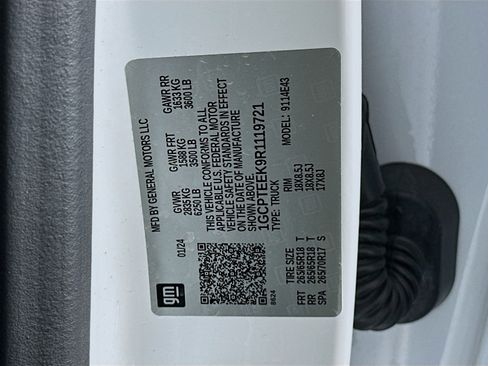 Used 2024 Chevrolet Colorado Trail Boss w/ Advanced Trailering Package image 12