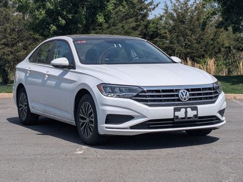 Used 2020 Volkswagen Jetta SE w/ SE Cold Weather Package image 3