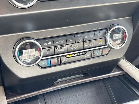 Used 2021 Ford Expedition Limited image 17