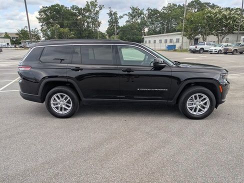 Used 2025 Jeep Grand Cherokee L Laredo RWD image 4