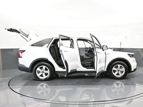Used 2023 Kia Sorento LX image 64