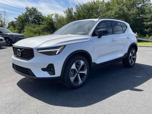 New 2026 Volvo XC40 B5 Plus w/ Protection Package Premier image 26