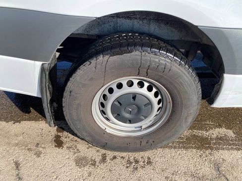 Used 2024 Mercedes-Benz Sprinter 2500 image 12