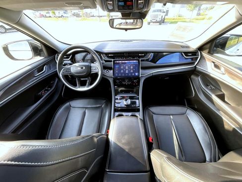 Used 2023 Jeep Grand Cherokee 4WD 4xe image 14