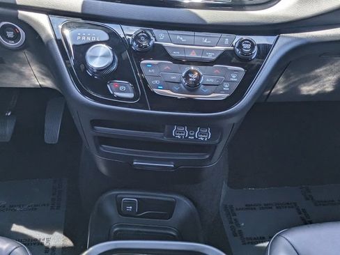 Used 2025 Chrysler Voyager LX FWD image 23