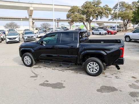 Used 2025 Toyota Tacoma SR5 image 10