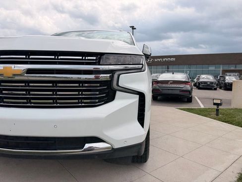 Used 2023 Chevrolet Suburban Premier AWD/4WD image 16