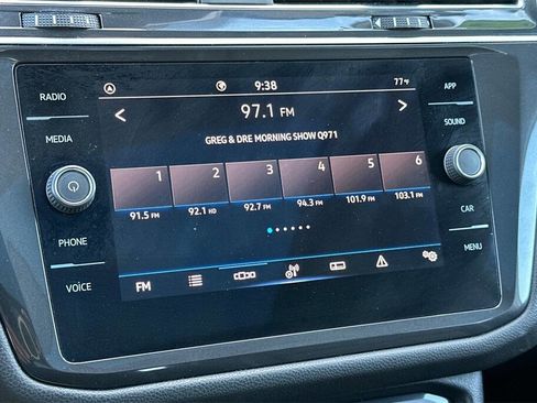 Used 2022 Volkswagen Tiguan SE image 19