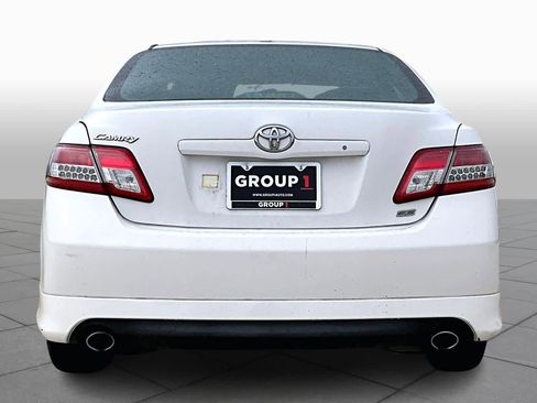 Used 2010 Toyota Camry SE image 4