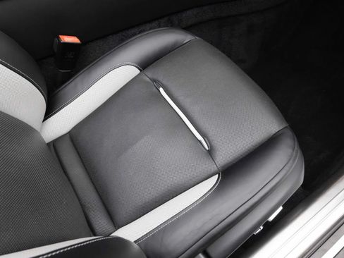 Used 2019 Rolls-Royce Dawn RWD image 24