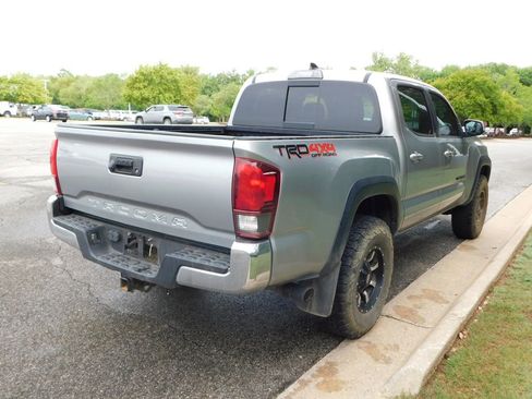 Used 2019 Toyota Tacoma TRD Off-Road AWD/4WD image 4