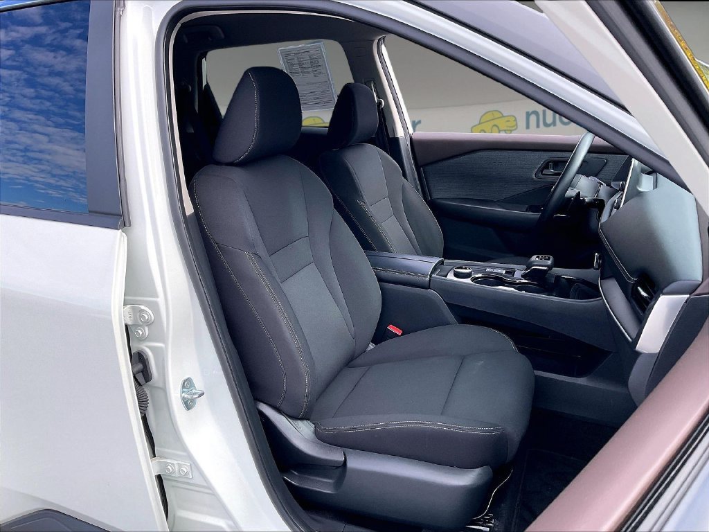 Used 2023 Nissan Rogue S AWD/4WD image 10