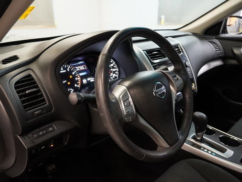 Used 2015 Nissan Altima 2.5 SV w/ Convenience Package image 7