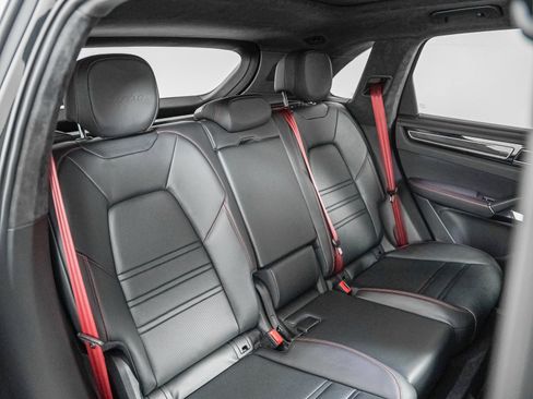 Certified 2023 Porsche Cayenne Turbo AWD/4WD image 6