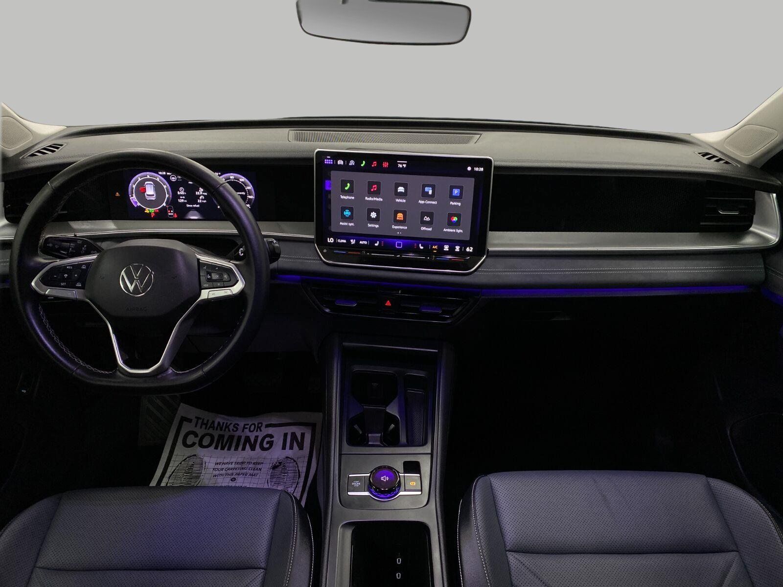 Used 2026 Volkswagen Tiguan SE AWD/4WD image 21