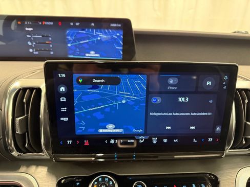 Used 2025 Ford Expedition Platinum image 14