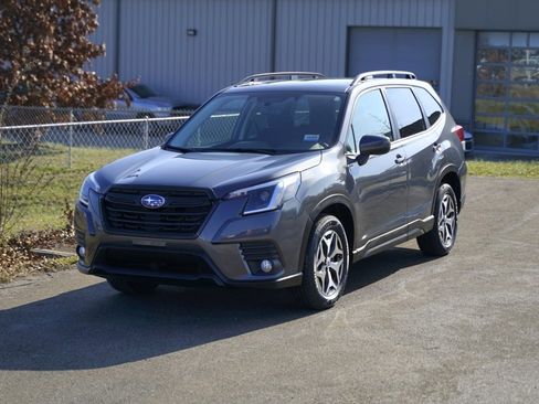 Used 2022 Subaru Forester Premium image 9