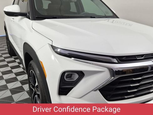 Certified 2026 Chevrolet TrailBlazer LT w/ Driver Confidence Package FWD image 11