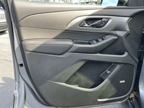 Used 2019 Chevrolet Traverse LT w/ LT Premium Package AWD/4WD image 17