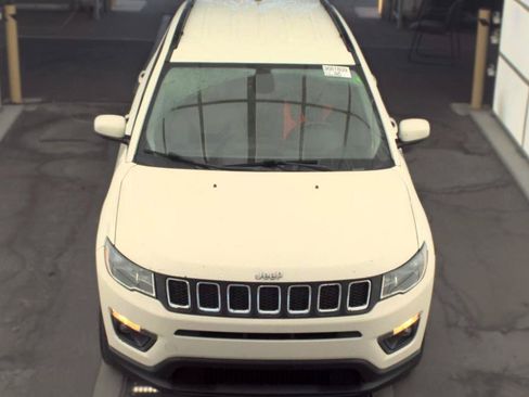 Used 2018 Jeep Compass Latitude w/ Popular Equipment Group FWD image 2