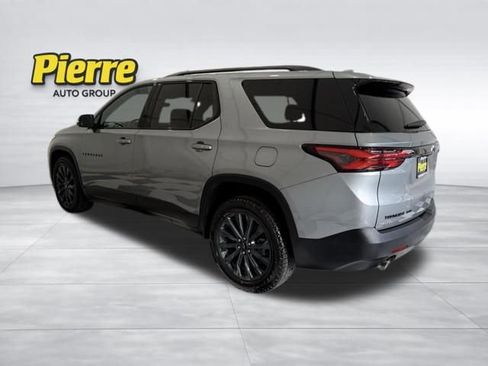Used 2023 Chevrolet Traverse RS image 2