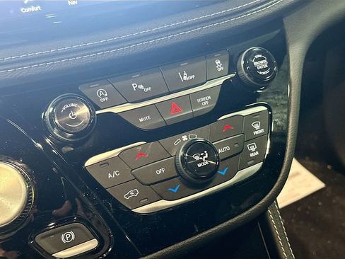 New 2026 Chrysler Pacifica Limited w/ S Appearance Package image 17