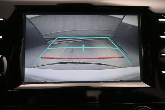 Used 2018 Toyota Camry SE FWD image 19