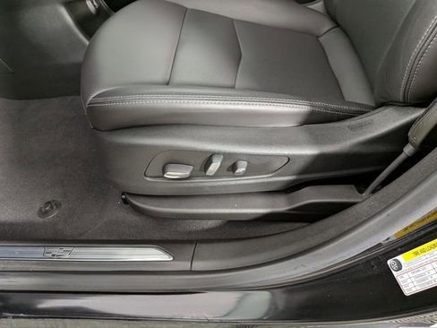 Certified 2025 Cadillac XT5 Premium Luxury w/ LPO, Floor Liner Package image 19