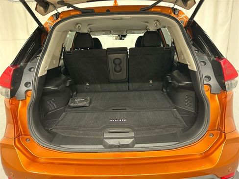 Used 2020 Nissan Rogue SV image 21