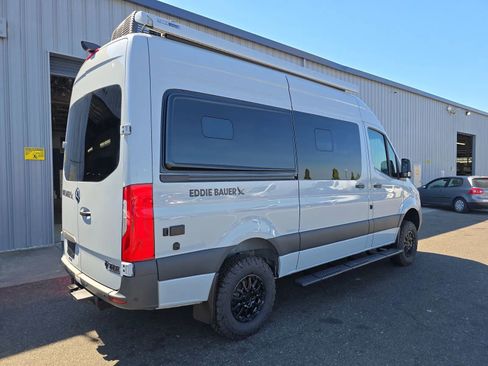 Used 2025 Mercedes-Benz Sprinter 2500 image 8