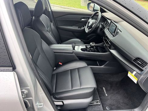 Certified 2023 Nissan Rogue SV w/ SV Premium B Package FWD image 17