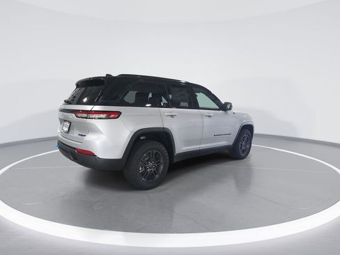 New 2024 Jeep Grand Cherokee Trailhawk AWD/4WD image 8