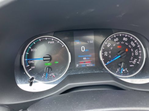 Used 2021 Toyota RAV4 XLE w/ Convenience Package AWD/4WD image 17