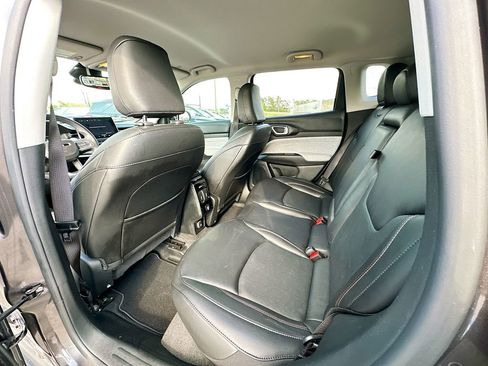 Used 2022 Jeep Compass Latitude image 4