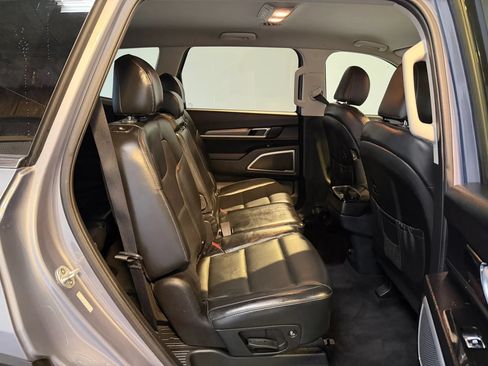 Used 2020 Kia Telluride LX AWD/4WD image 35