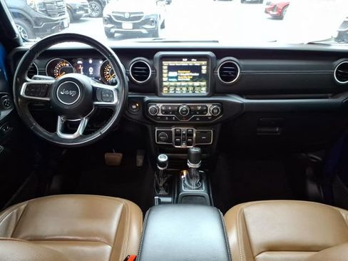 Used 2022 Jeep Wrangler Unlimited Sahara w/ Cold Weather Group AWD/4WD image 18