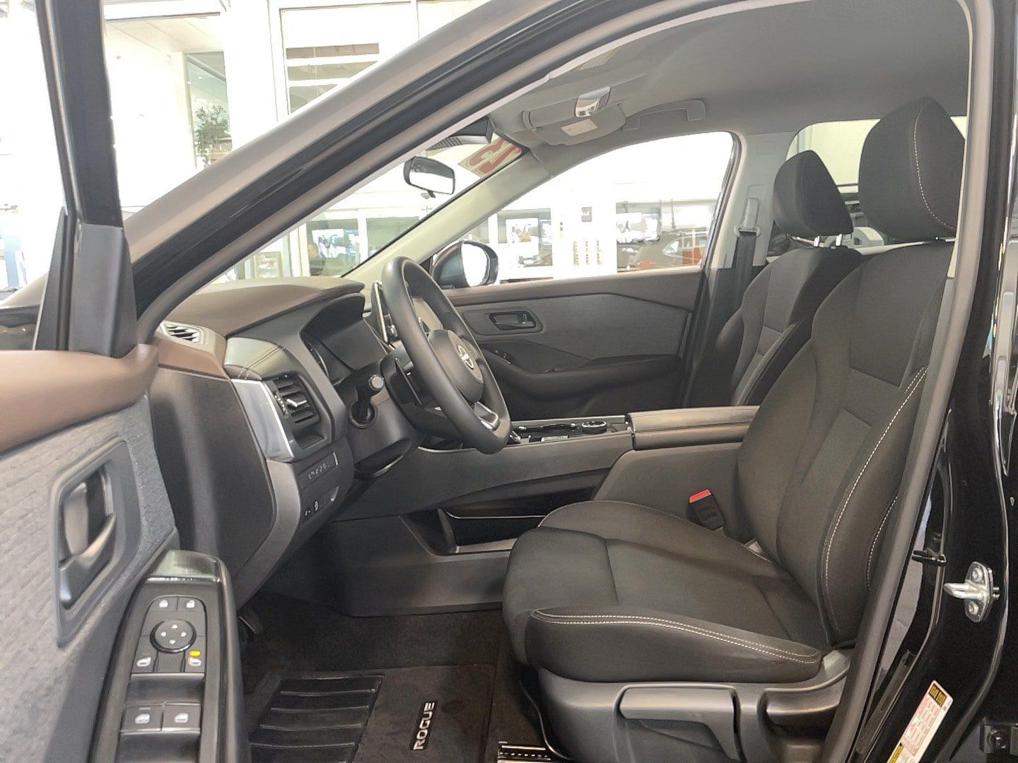 Used 2023 Nissan Rogue S AWD/4WD image 15
