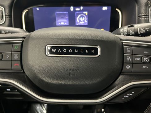 Used 2023 Jeep Wagoneer 4WD w/ Premium Group I image 16