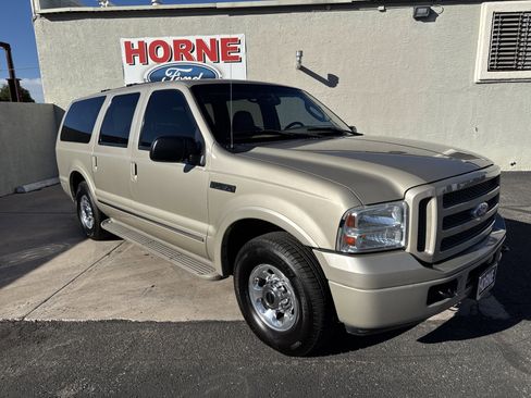 Used 2005 Ford Excursion Limited image 2