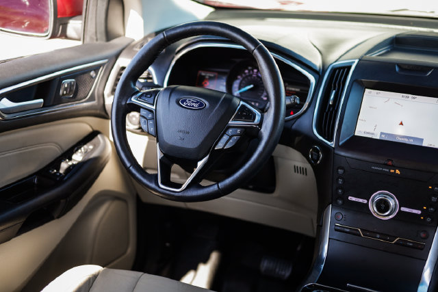 Used 2020 Ford Edge Titanium AWD/4WD image 24
