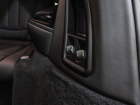 Used 2022 BMW X7 xDrive40i w/ M Sport Package AWD/4WD image 21