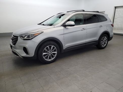 Used 2018 Hyundai Santa Fe SE image 2