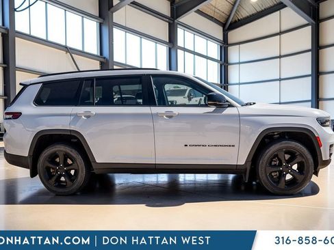 Used 2023 Jeep Grand Cherokee L Laredo AWD/4WD image 34