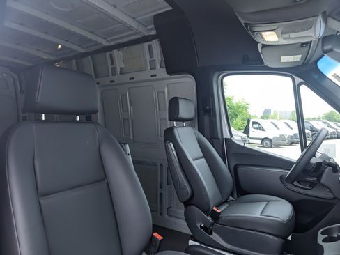 New 2025 Mercedes-Benz Sprinter 2500 image 12